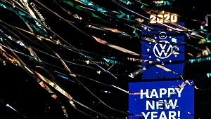 Times Square'de Tasarruflu Kutlama