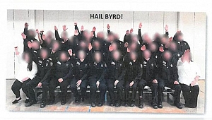 Virginia'da Nazi Selamı Veren 34 Gardiyanı İşten Attılar