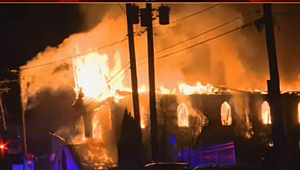 NJ Elizabeth'te Tarihi Kilise Kül Oldu