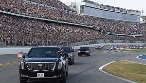 Trump Limuzinle Tur Attı