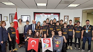 Türk Robotçular Los Angeles'ta Yarışıyor