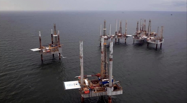 Laura Kasırgası Petrol Üretimini Sarstı
