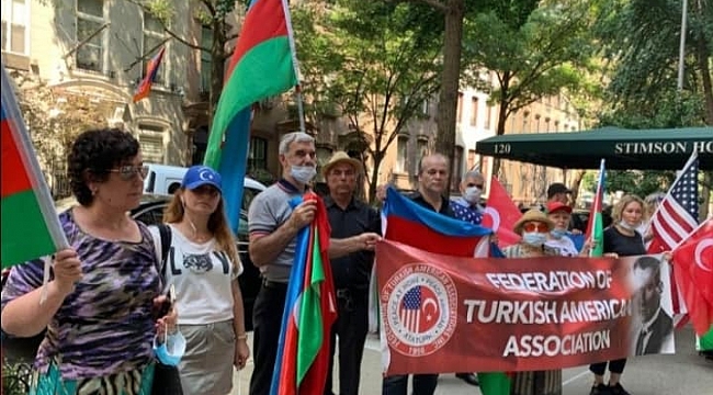 Amerikalı Türkler Ermenistan'ı Protesto Etti
