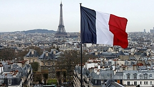 Eyfel Kulesi'nde Bomba Paniği 