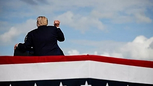 Trump Biden'ın Engeliyle Dalga Geçti