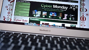 Amerika'da Cyber Monday Çılgınlığı
