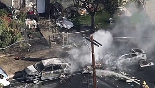 Los Angeles'ta Uçak, Araçların Üstüne Düştü