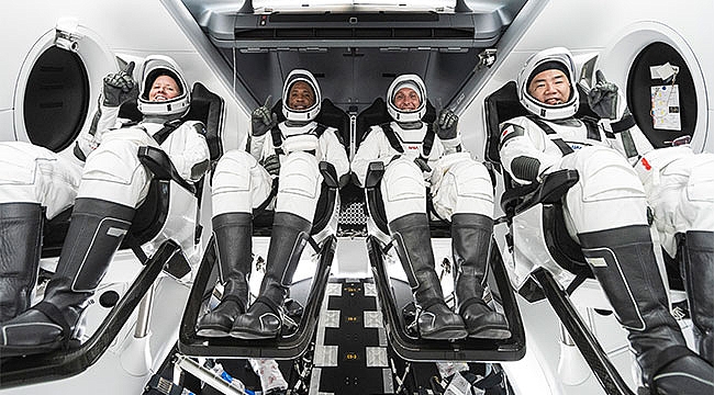SpaceX Uzaya Taksi Uçuşuna Başladı