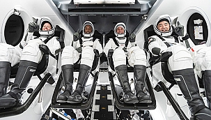 SpaceX Uzaya Taksi Uçuşuna Başladı