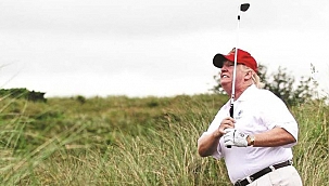 Trump Golf'e, Destekçiler Saray'a Gitti