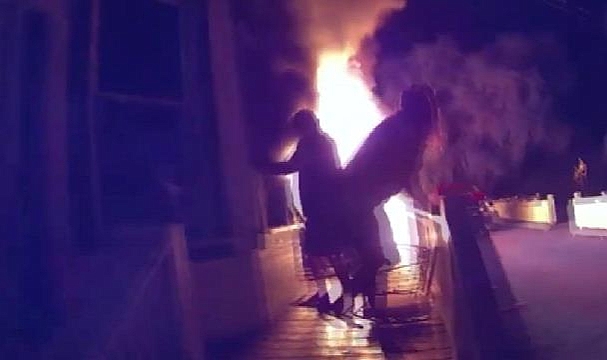Florida'da Evde Çıkan Yangında Zamanla Yarışıldı