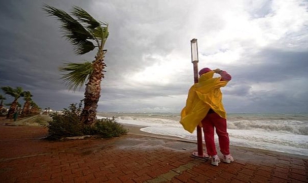 Miami Kıyılarında Fırtına Uyarısı