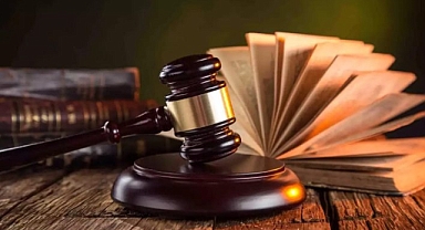 New York Barosu Avukatları İhraç Etti