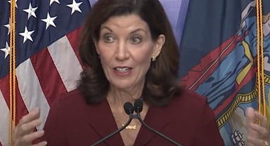 New York Valisi Kovid-19'a Yakalandı