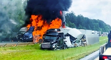 ABD'de Zincirleme Kaza: 8 TIR ve 3 Otomobil Karıştı