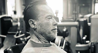 Arnold Schwarzenegger Öyle Bir Poz Verdi ki!