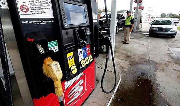 Biden'dan Benzine Geçici Vergi Muafiyeti Sinyali