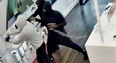 Brooklyn'de Telefon Çalan Şüpheliler Aranıyor