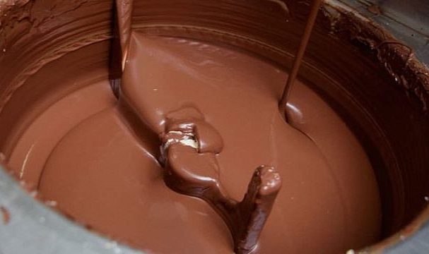 Çikolata Tankına Düşen İşçiler Kurtarıldı