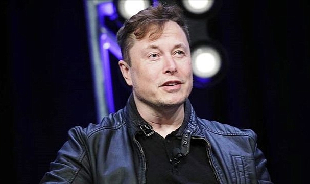 Elon Musk Tesla'da İşe Alımları Durdurdu