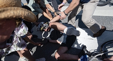 Joe Biden Bisikletten Düştü