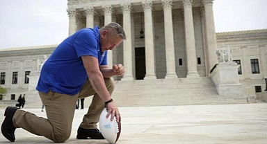 Mahkeme Sahada Dua Eden Antrenörü Haklı Buldu