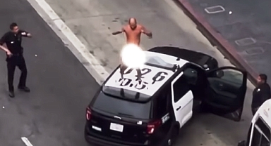 Polis Aracının Üzerinde Çırılçıplak Dans Etti!