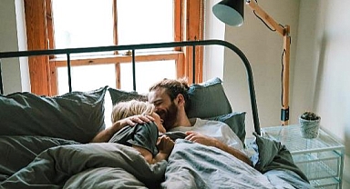 Yatağı Partnerle Paylaşmak Bakın Neye İyi Geliyor