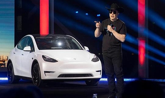 Elon Musk'ın Serveti, Çevresini Savaşa Soktu