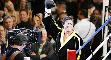 Hollywood'un Yıldız İsmi Yapımcısını Topa Tuttu 