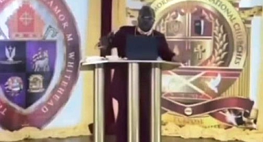 Psikopos Canlı Yayında Vaaz Verirken Soyuldu