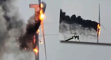 Teksas'ta Rüzgar Türbinine Yıldırım Düştü