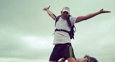 Ashton Kutcher:  "koşarken meme uçlarım kanadı"