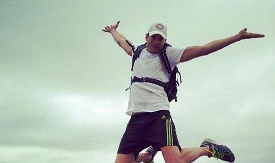 Ashton Kutcher: "koşarken meme uçlarım kanadı"