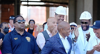 Başkan Adams'tan Hip Hop Müzesine Destek