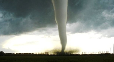  Dev Hortumda Ev ve Tekneler Zarar Gördü