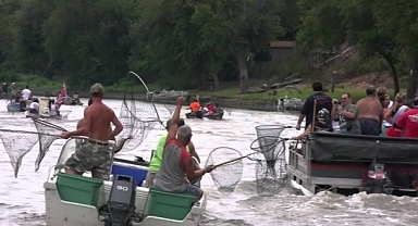 Illinois'de Balık Yakalama Yarışması Düzenlendi