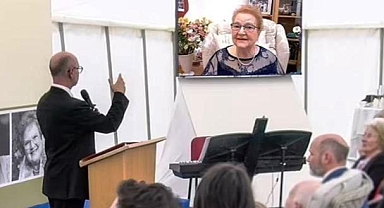 Kendi Cenazesinde Konuştu