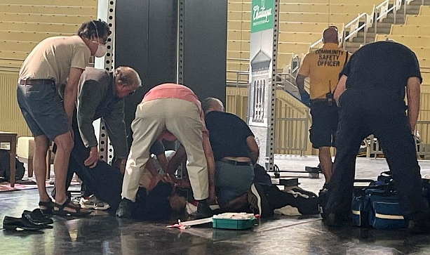 New York'ta Salman Rüşdi'ye Saldırı