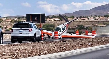 Nevada'da Uçak Otoyola Sert İniş Yaptı