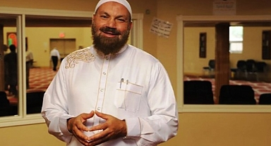 O Ülkede Müslüman Vakıfların Hesapları Kapatılıyor