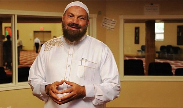 O Ülkede Müslüman Vakıfların Hesapları Kapatılıyor
