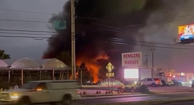 ABD'de Küçük Uçak Araç Galerisine Düştü: 2 Ölü