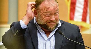 Alex Jones, Sandy Hook Yalanları İçin Tazminat Ödeyecek 