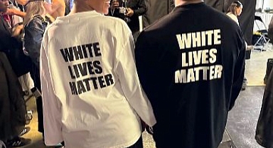 'Beyaz Yaşamlar Önemlidir' Tişörtüyle Sahneye Çıktı Olan Oldu 