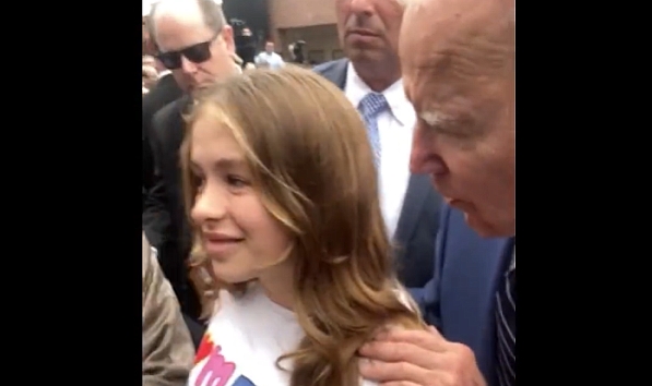 Biden'dan Genç Kıza Tuhaf Hareket