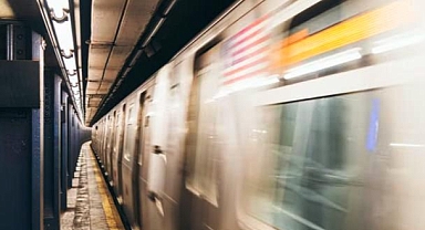 Kıyafeti Metro Kapısına Sıkışınca Sürüklenerek Öldü