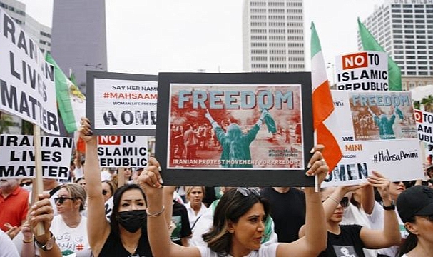 Amerika'da Mahsa Amini Protestosu