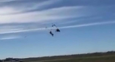 ABD'de İki Gösteri Uçağı Havada Çarpıştı