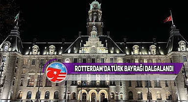 Hollanda'da Belediye Binasına Türk Bayrağı Asıldı